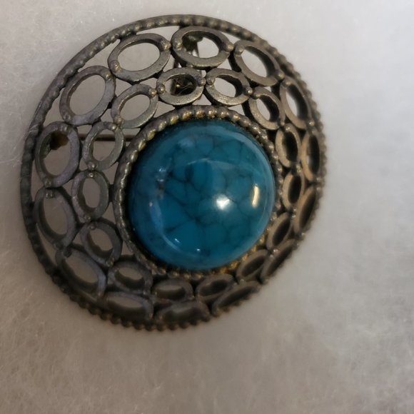 2/10$ Marked Celebrity round shield shape brooch/pendant - Picture 3 of 4